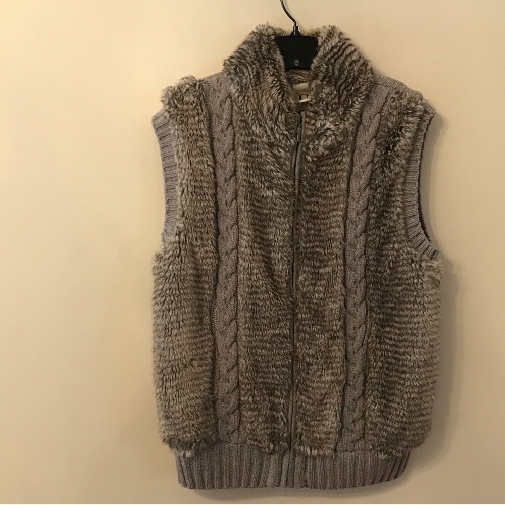 Fuda Tan Cable Knit Sweater & Faux Fur Zip Front Vest Size M